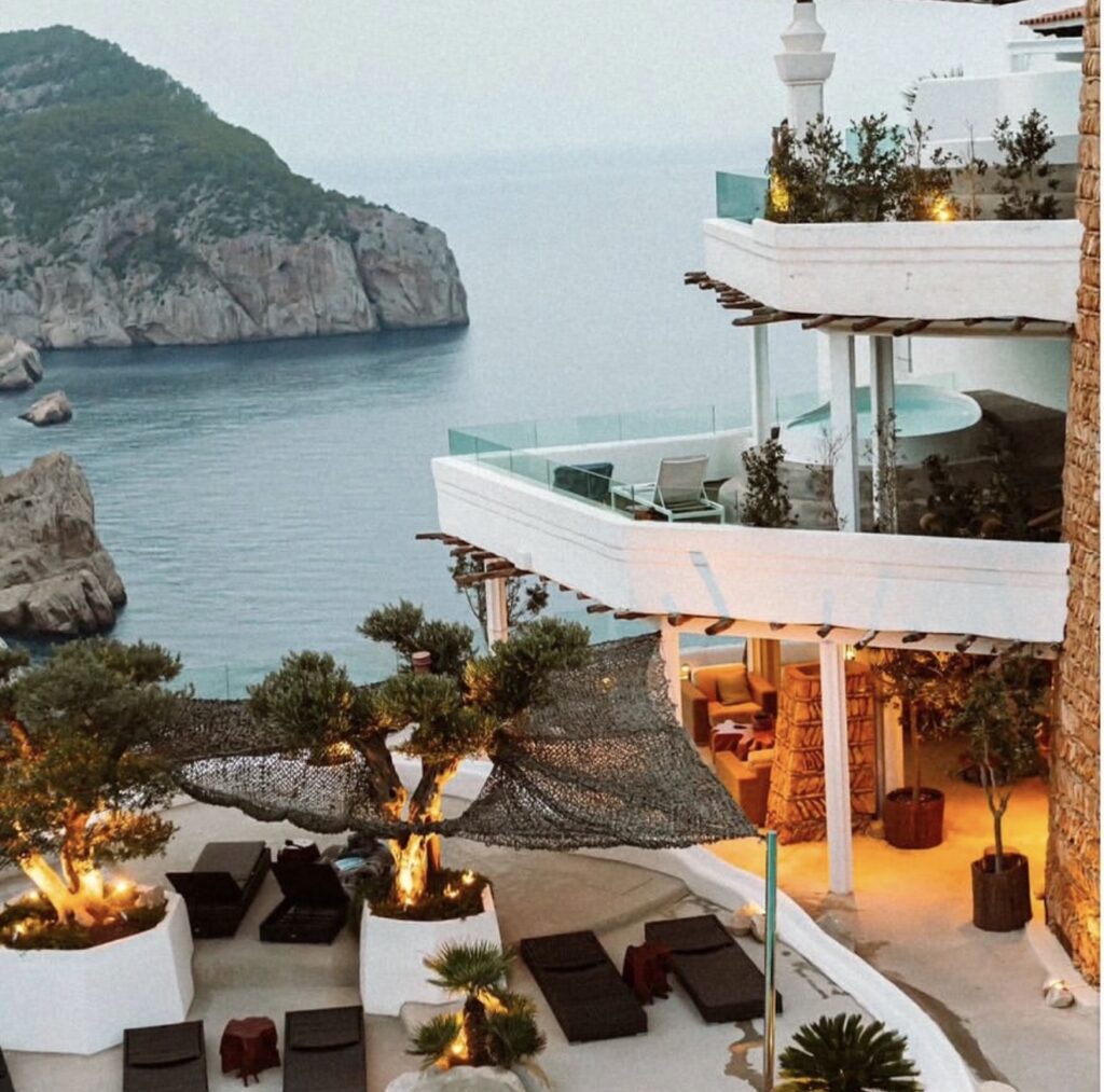 A luxurious wedding terrace with views of the calm sea and the rocky cliffs.
