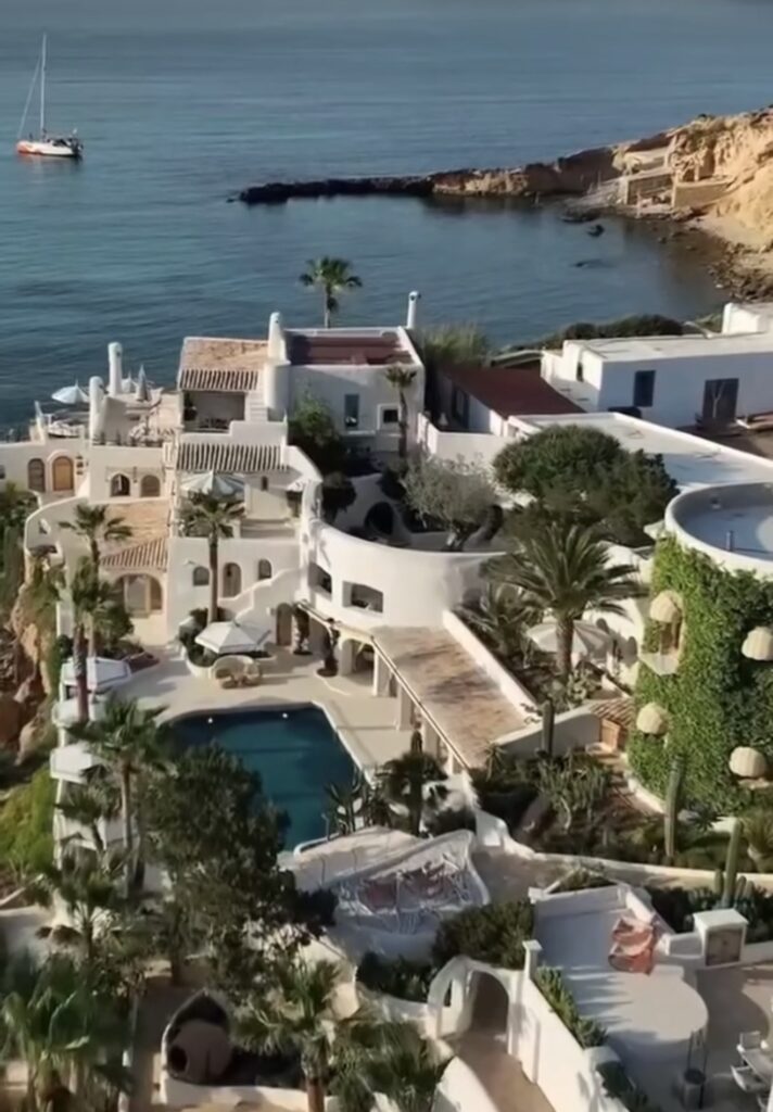White villa with swimming pool and views of a coastal bay – a luxurious place for a wedding by the sea.